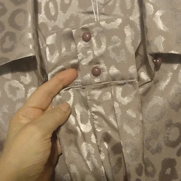 SOLD-Avanova Satin Leopard Button Down Shirt Size L - Picture 4 of 5
